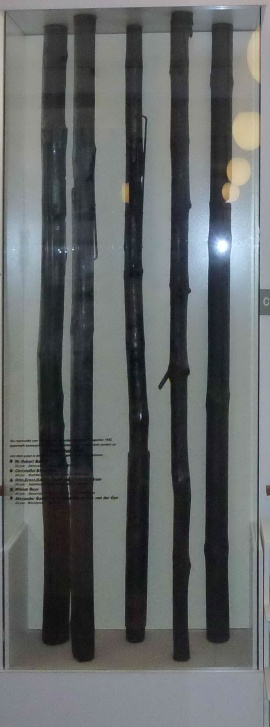 5 originele palen gebruikt bij fusillade, foto Museum Goirle